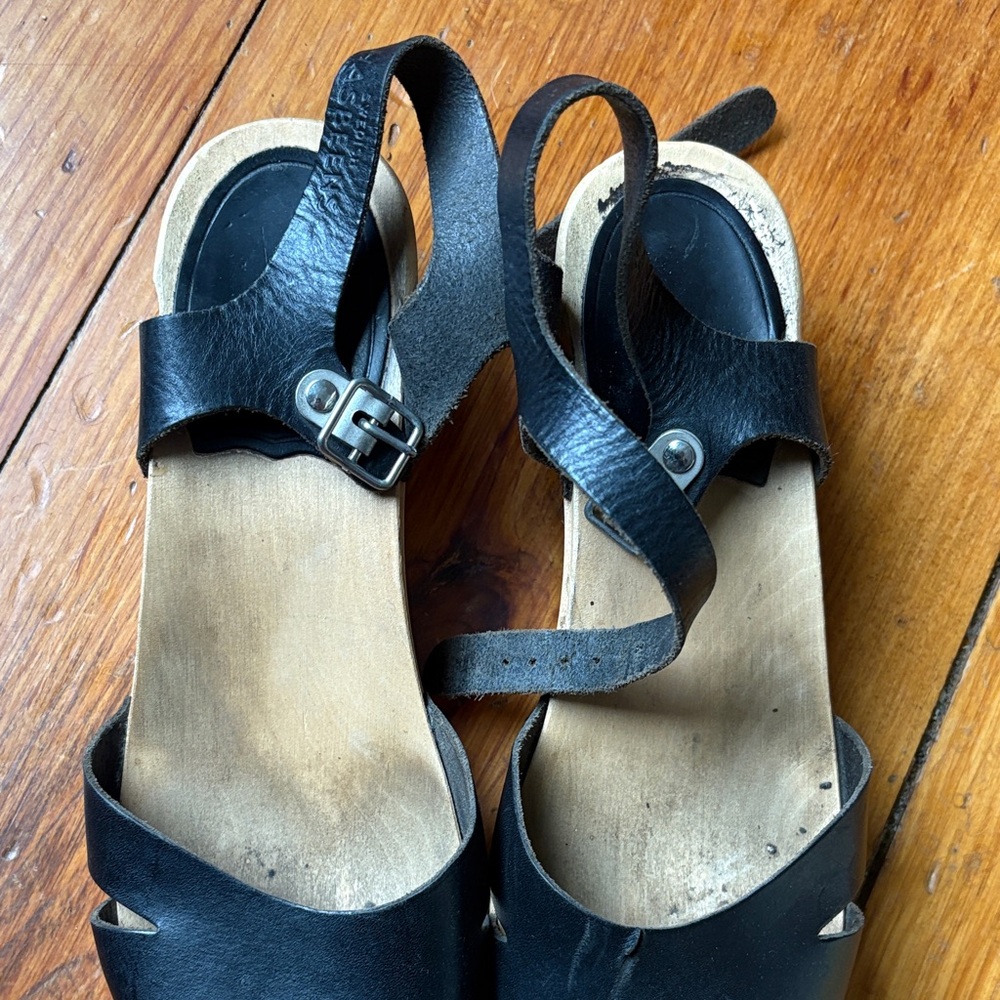 Swedish Hasbeens Black Leather Mules - Picture 4 of 9